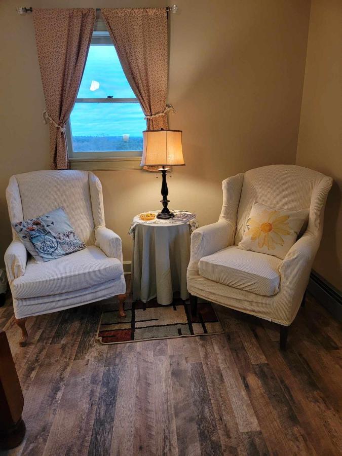Moonlight Manor Bed & Breakfast Floyd Bagian luar foto