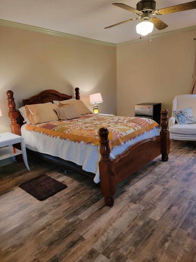 Moonlight Manor Bed & Breakfast Floyd Bagian luar foto
