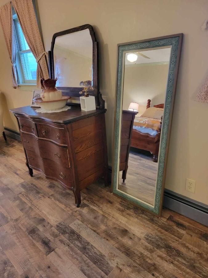 Moonlight Manor Bed & Breakfast Floyd Bagian luar foto