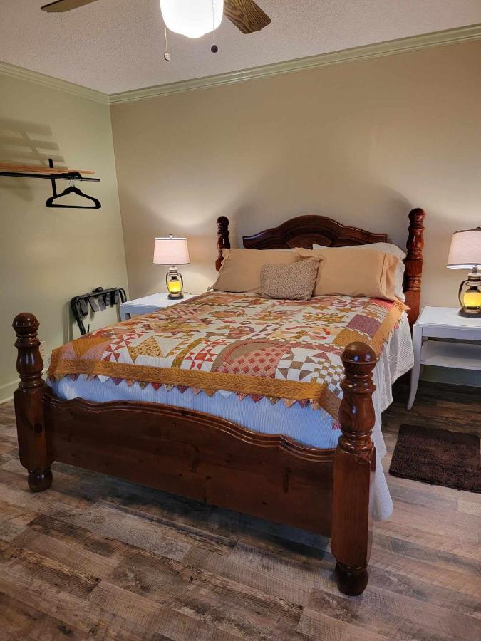 Moonlight Manor Bed & Breakfast Floyd Bagian luar foto