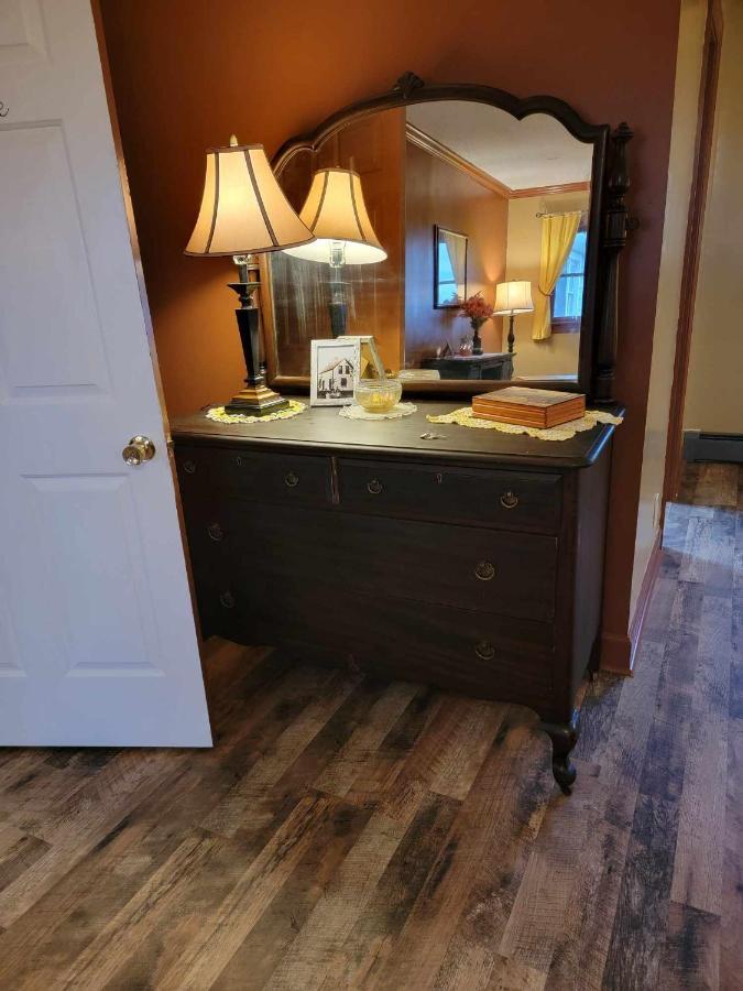 Moonlight Manor Bed & Breakfast Floyd Bagian luar foto