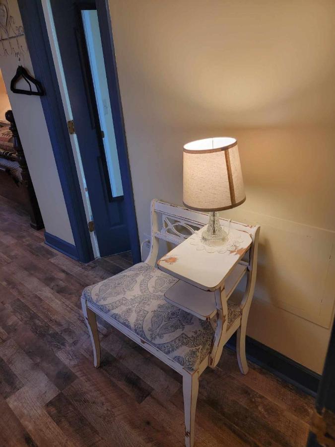 Moonlight Manor Bed & Breakfast Floyd Bagian luar foto