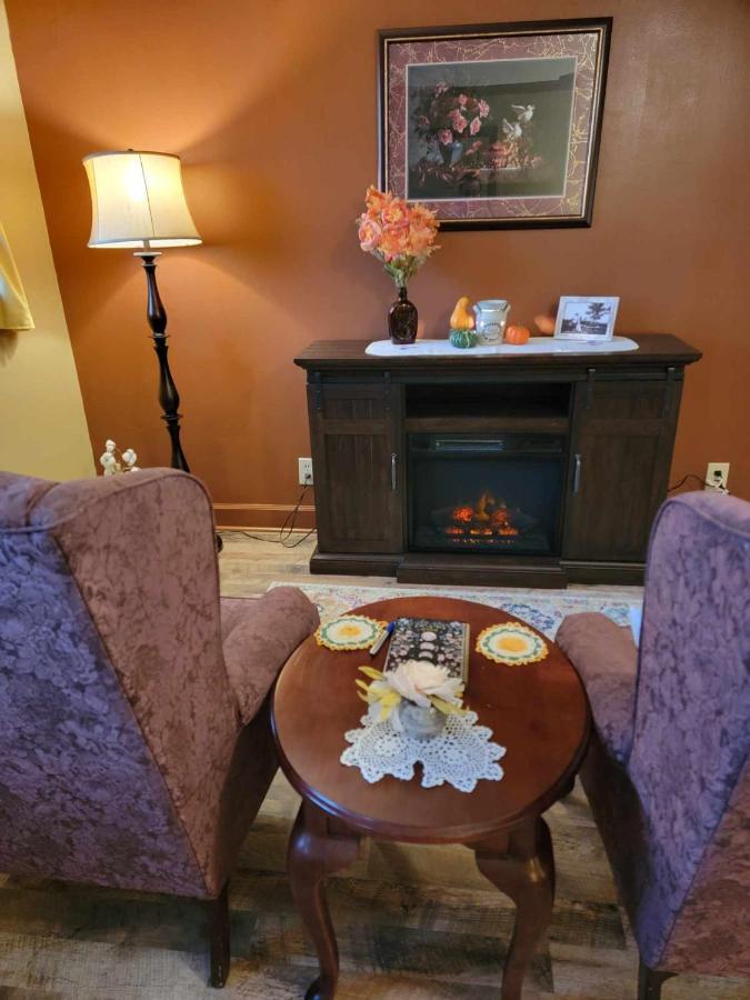 Moonlight Manor Bed & Breakfast Floyd Bagian luar foto