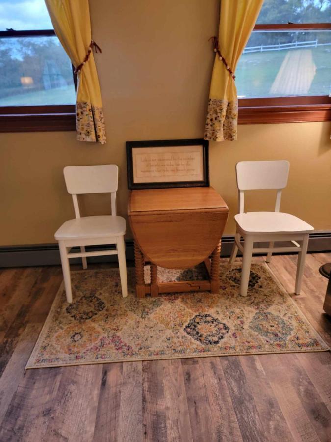 Moonlight Manor Bed & Breakfast Floyd Bagian luar foto