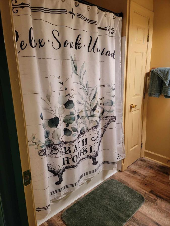Moonlight Manor Bed & Breakfast Floyd Bagian luar foto
