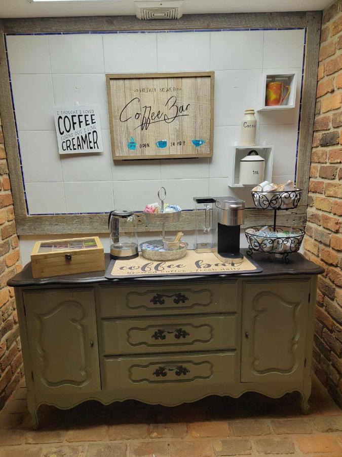Moonlight Manor Bed & Breakfast Floyd Bagian luar foto